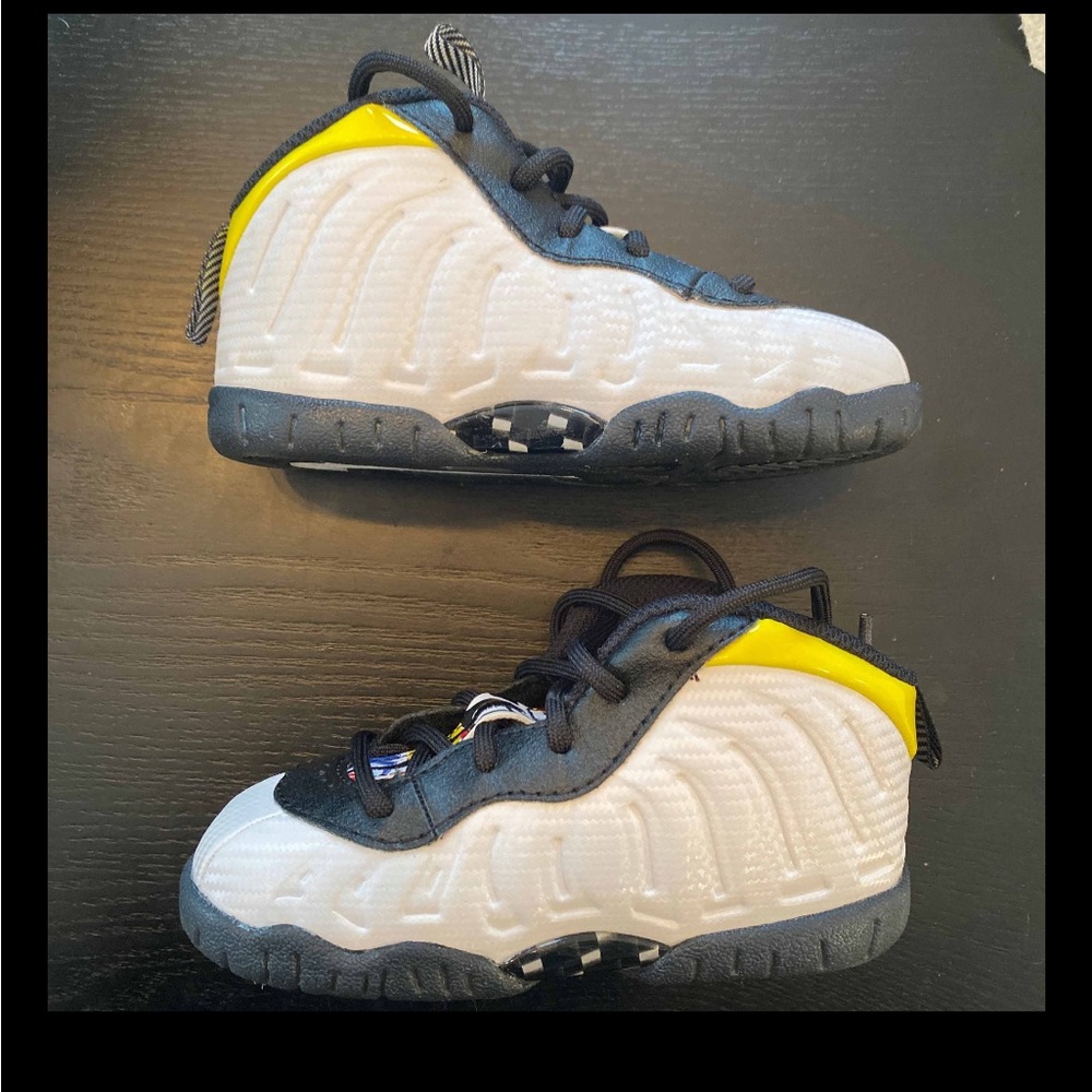 Toddler Nike shoe size 8